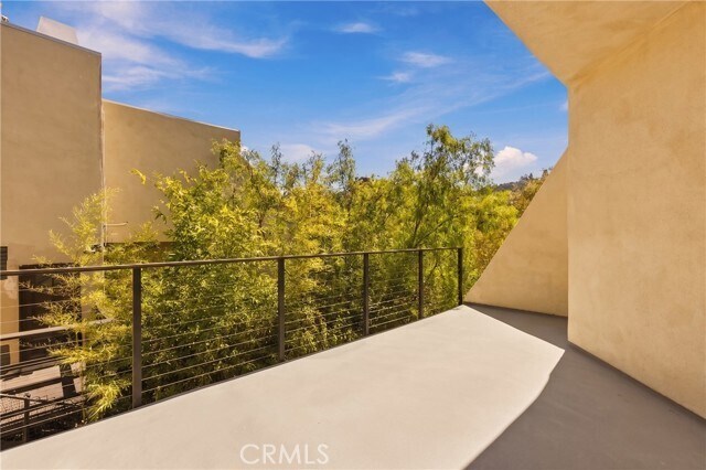 Building Photo - 3858 Alta Mesa Dr