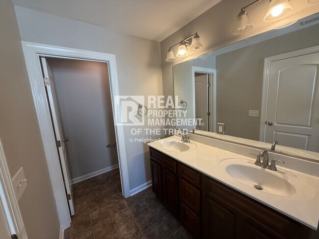 Building Photo - 2234 Nettlebrook Dr