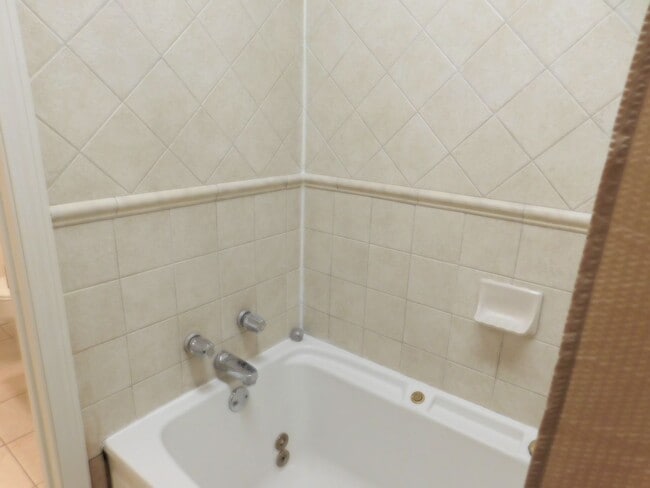 Building Photo - 4 Bedroom Home in El Dorado minutes from D...