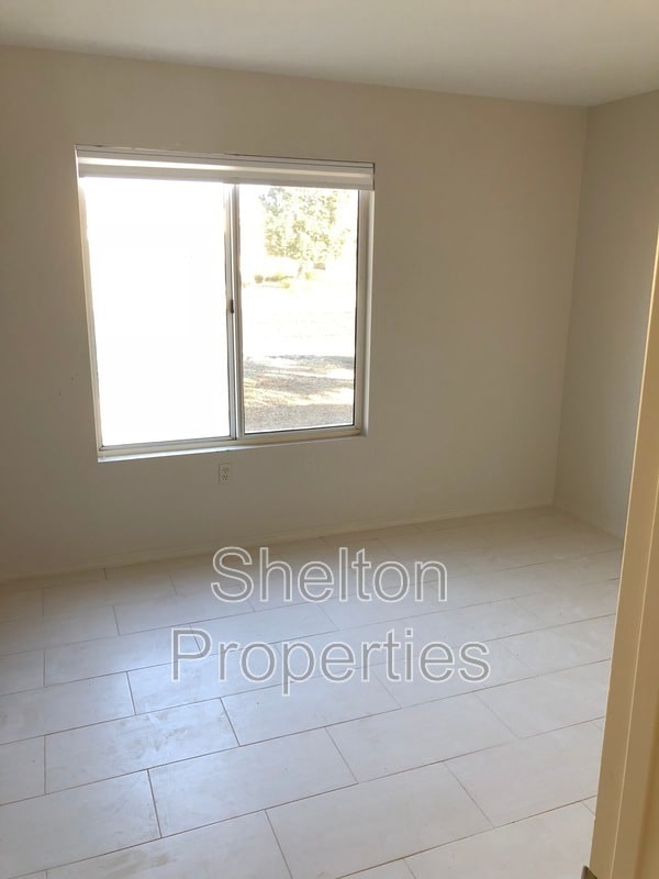 Building Photo - 14305 W Heritage Dr