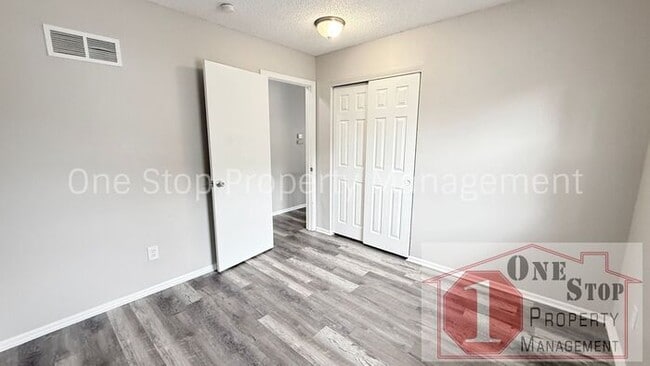 Building Photo - Beautiful 3 Bedroom 2 Bathroom Home in Blu...