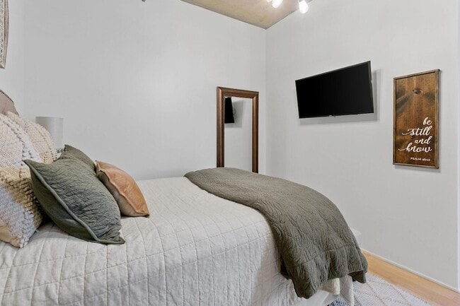 Building Photo - 748 N 3rd St