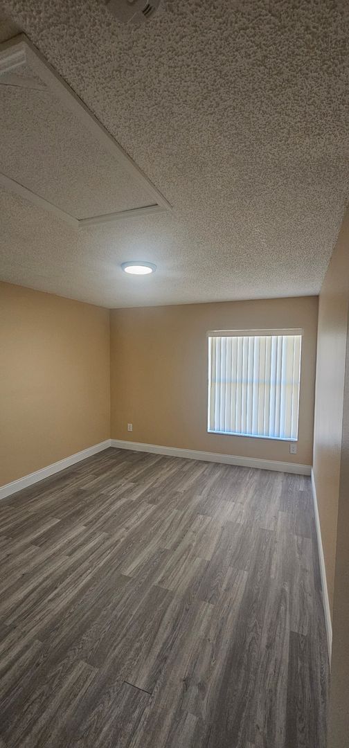 Building Photo - 14560 Laguna Beach Cir