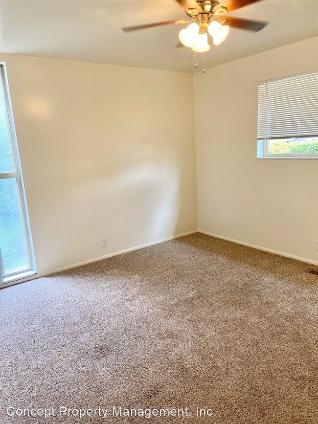 Building Photo - 2614 S Green St