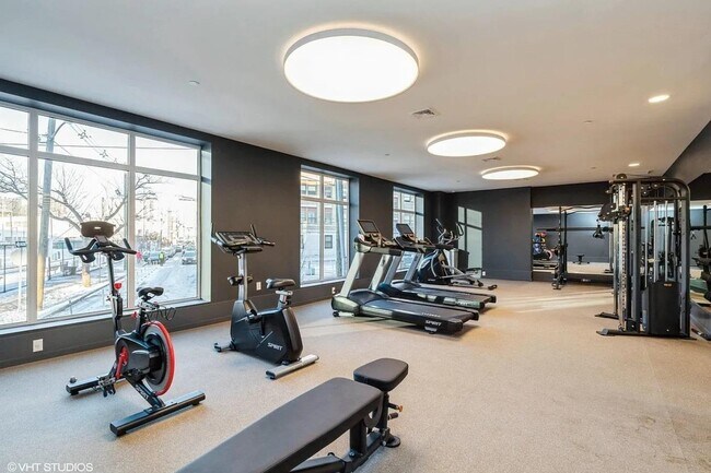 Building Photo - 425 3rd St