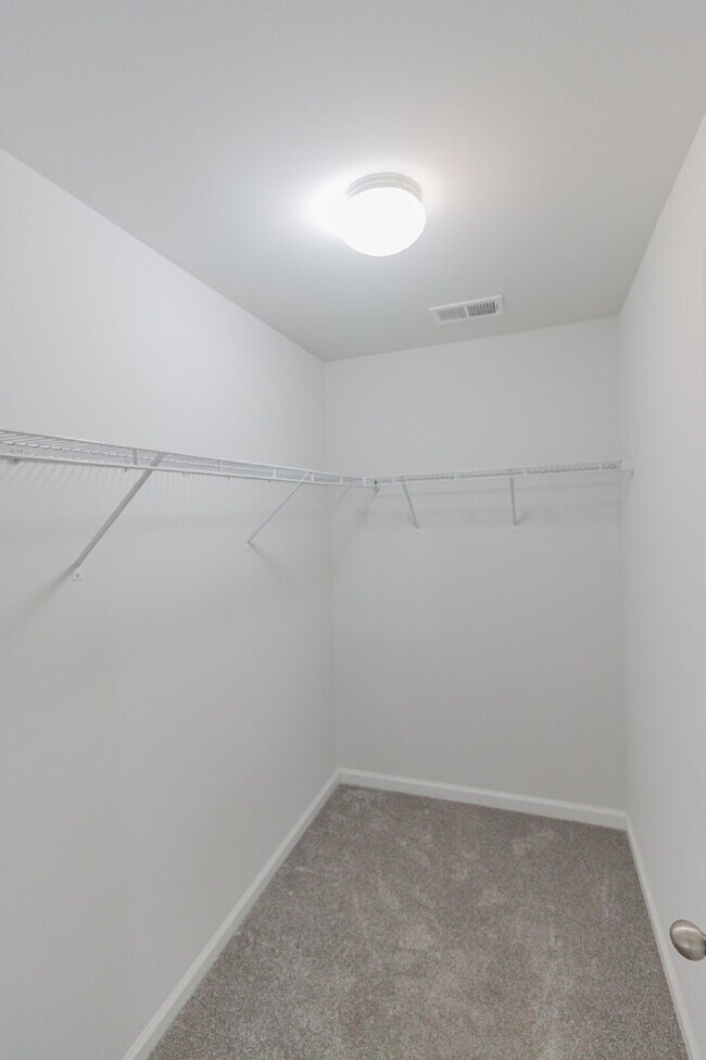 Building Photo - Cozy 3 Bedroom Home with Covered Patio