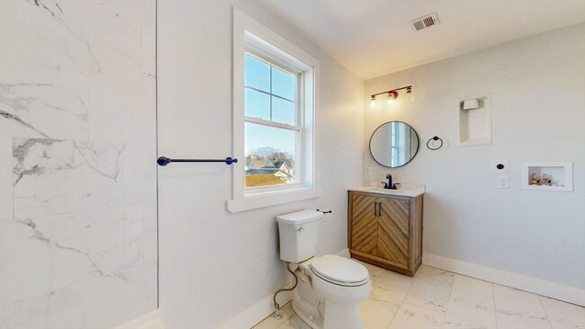 Building Photo - 24 Alfred St