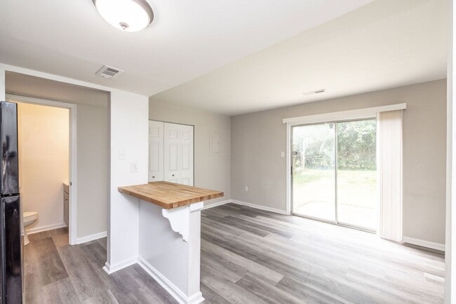 Building Photo - Townhouse in Richmond