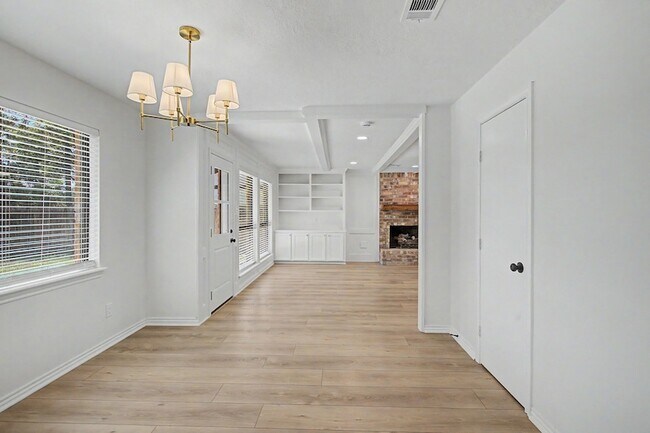 Building Photo - 34 Brushwood Ct