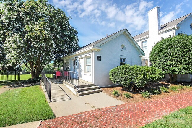 Building Photo - 3240 Heathstead Place