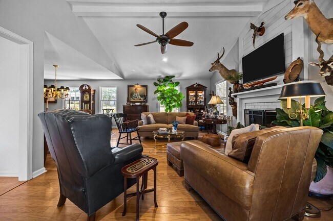 Building Photo - Gorgeous Mid-Century Modern Ranch in West Raleigh near NCSU and Lake Johnson - Fenced-in Backyard!