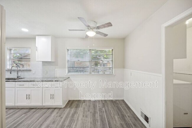 Building Photo - 9007 Sweetwater Dr