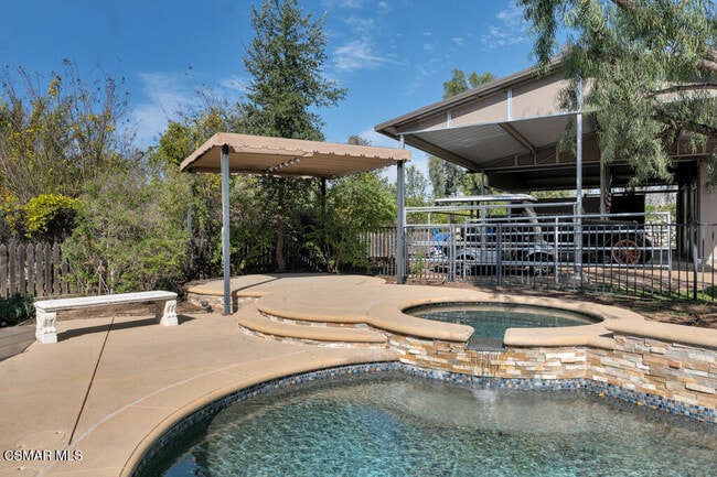 Building Photo - 525 Aqueduct Ct