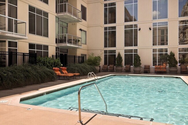 Building Photo - 600 12th Ave S