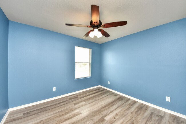 Building Photo - 12102 Helvick Cres Ave