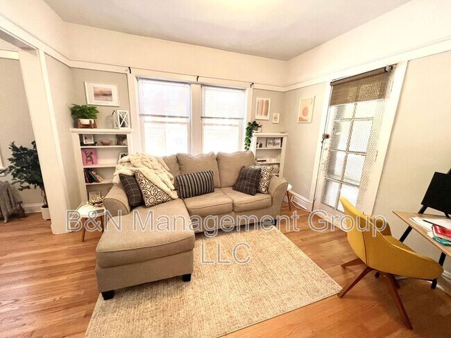 Building Photo - 1067 W Dakin St