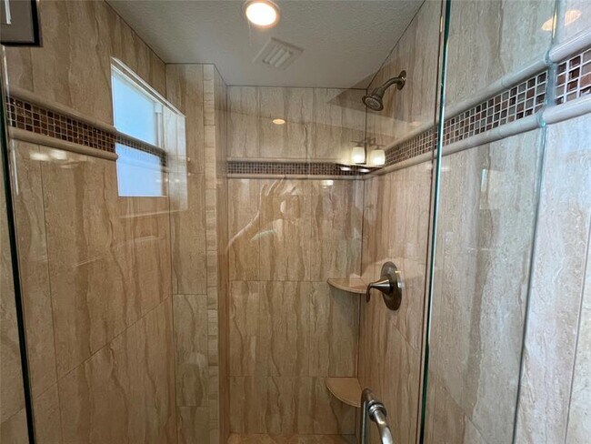 Building Photo - 333 NE 21st Ave