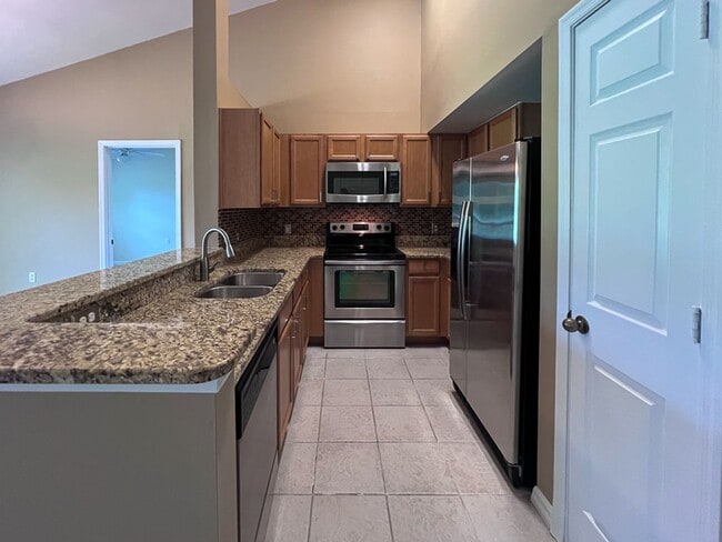 Building Photo - Beautiful 3 Bedroom Condo in the Links wit...