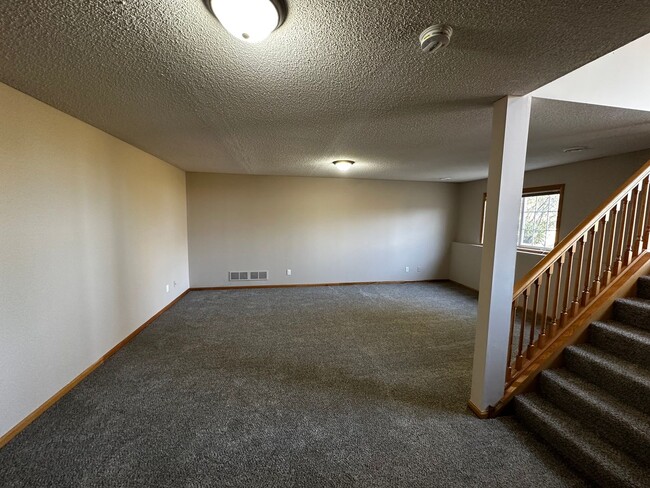 Building Photo - 2bed 2bath townhome