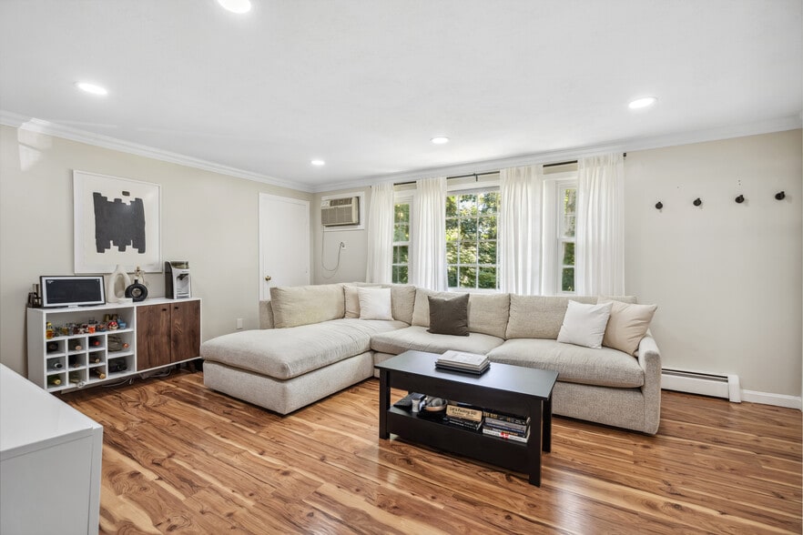 Building Photo - 13 Myles Standish Dr