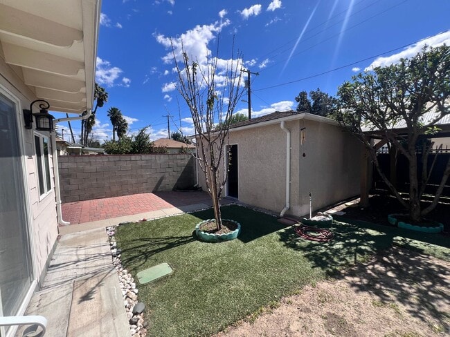Building Photo - 2 Bedroom Single Story Home for Rent in Re...