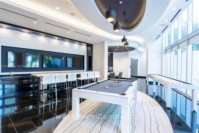 Building Photo - 851 NE 1st Ave