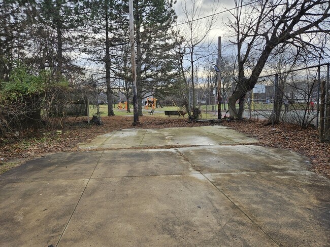 Building Photo - 11600 Beulah Ave