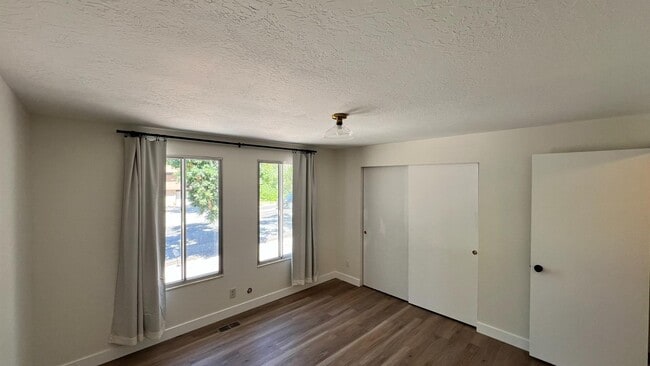 Building Photo - 1597 Navajo Dr