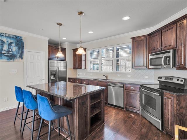 Building Photo - 2700 Club Ridge Dr