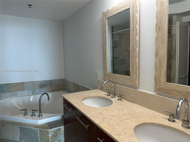 Building Photo - 2641 N Flamingo Rd