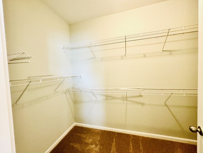 Building Photo - 464 Honeyhill Lp