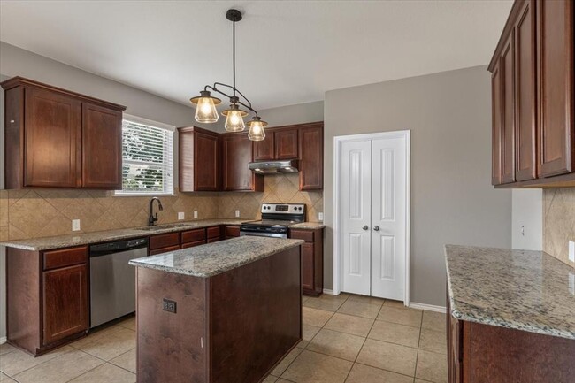 Building Photo - 108 Quarry Ln