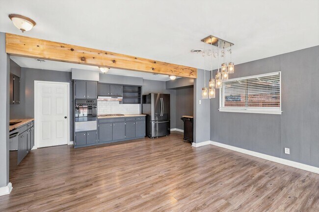 Building Photo - Modern Open Floor Plan