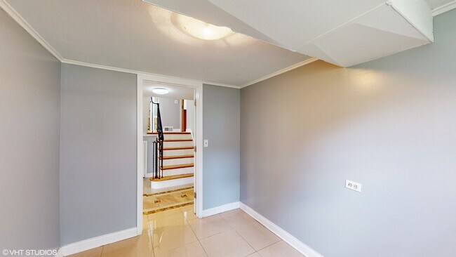 Building Photo - 4030 W North Shore Ave