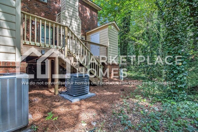 Building Photo - 5285 Oakridge Dr