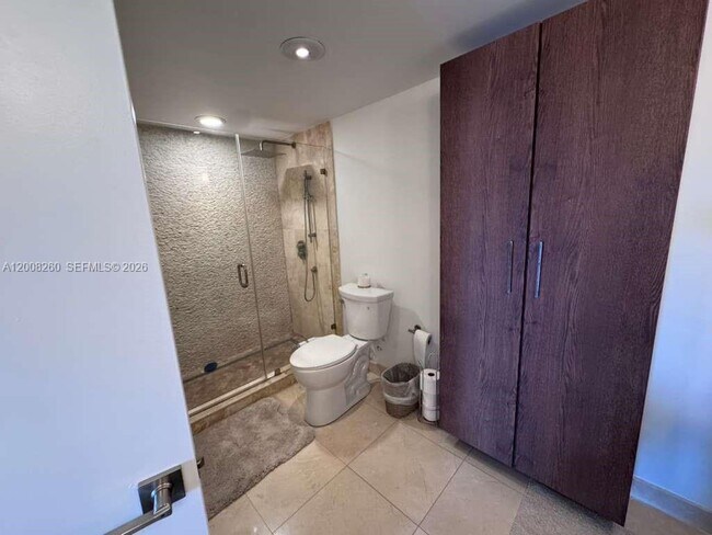 Building Photo - 2400 SW 3rd Ave