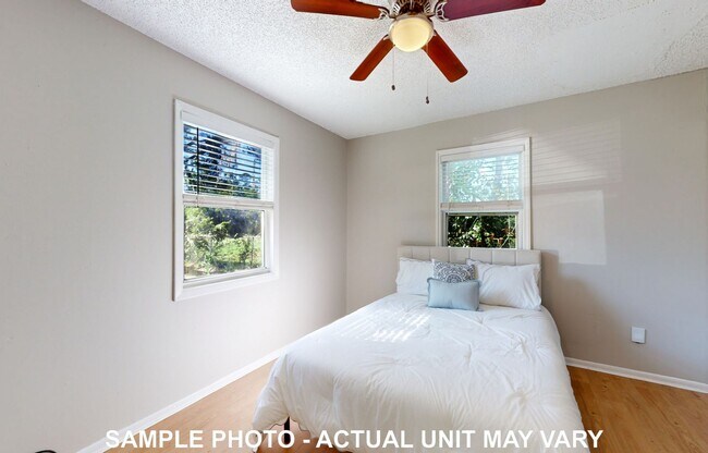 Building Photo - Updated 2 Bedroom Jacksonville Heights Apa...