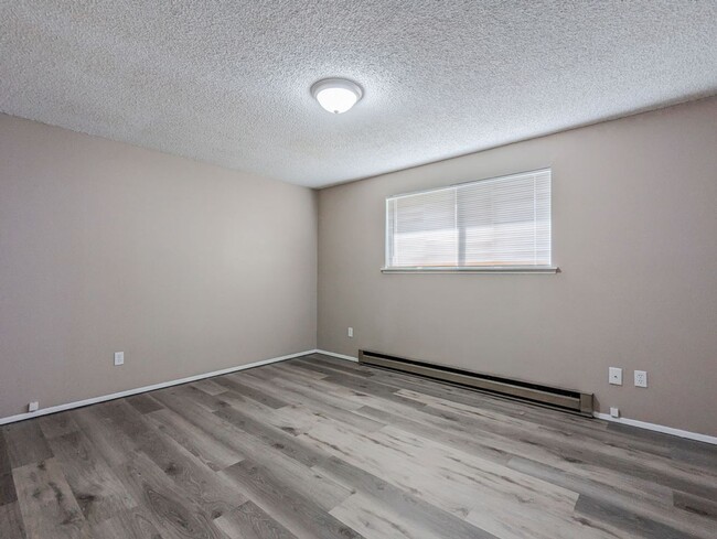 Building Photo - Move in ready 2 bed 1 bath Rambler Duplex ...