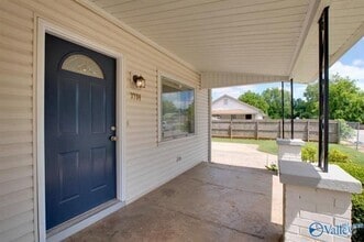 Building Photo - Cute 1 Bedroom 1 Bath House