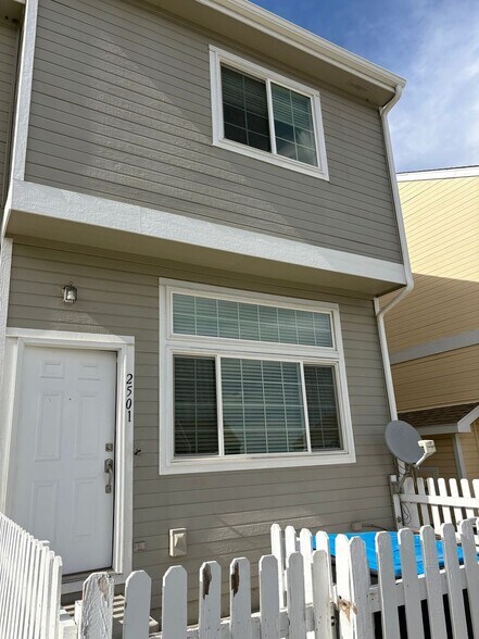 Building Photo - 8199 Welby Rd