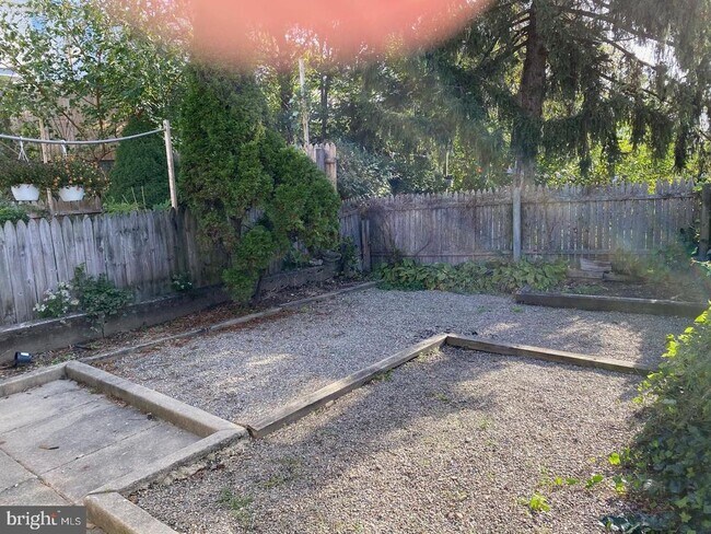 Building Photo - 111 Hermit St