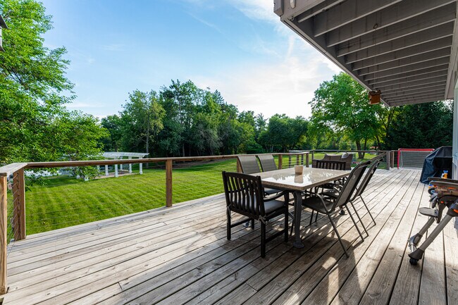 Building Photo - 22199 W Thornridge Dr