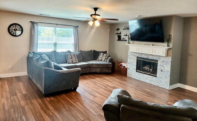 Building Photo - Coming Soon Spacious 4-Bedroom Home for Re...