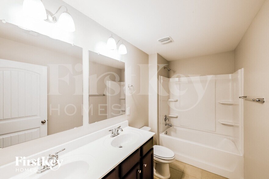 Building Photo - 7009 Elm Crest Cir