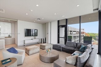 Building Photo - 5300 Paseo Blvd