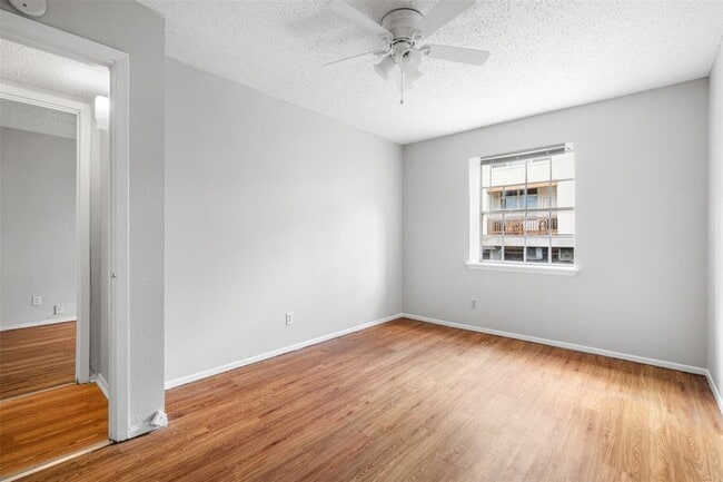 Building Photo - 307 E 31st St