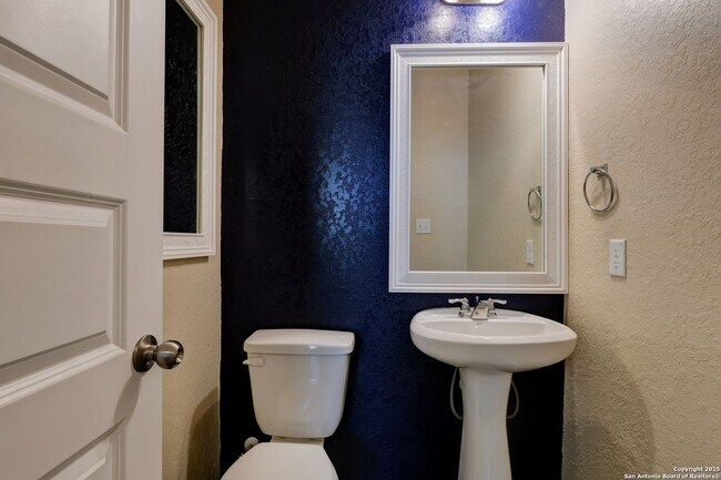 Building Photo - 3931 Somers Crest