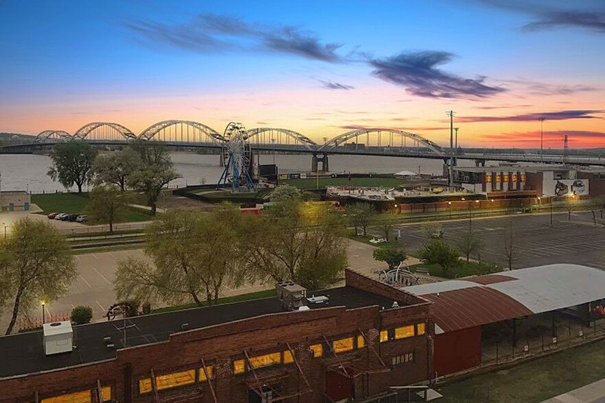 Building Photo - RIVERWALK LOFTS