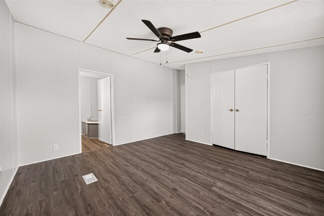 Building Photo - 20306 Mountain Dale Dr