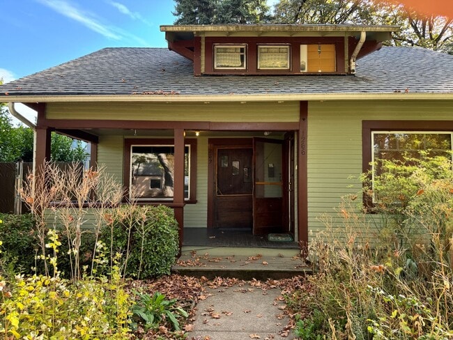 Building Photo - 1262 W 5th Ave